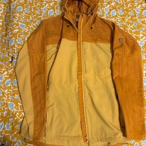 Fjallraven Two-Tone Yellow/Orange Abisko Windbreaker